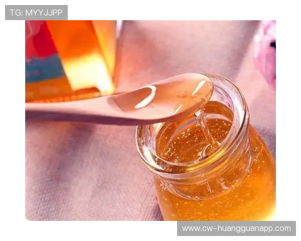 仲满家的冰箱里塞满了能量胶，保质期比他上一次输比赛还久