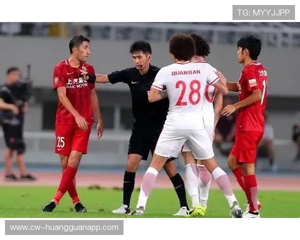 场外人员干扰，裁判如何判罚才合规？规则全解析