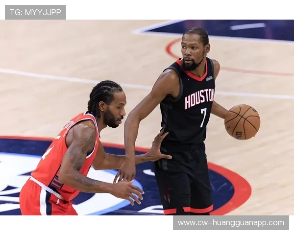 伦纳德无球切入效率提升，主导快船关键时刻得分