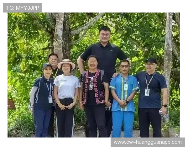 姚明家里的豪车堆一排，跟他球场上的霸气完全两回事啊