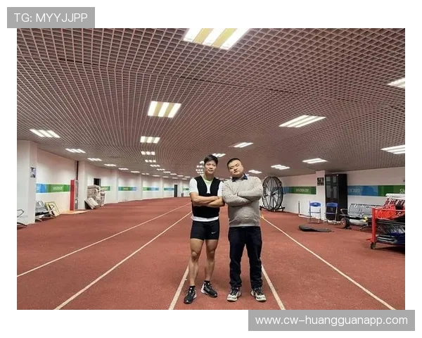 张博恒训练完直接拎着爱马仕去吃路边摊？