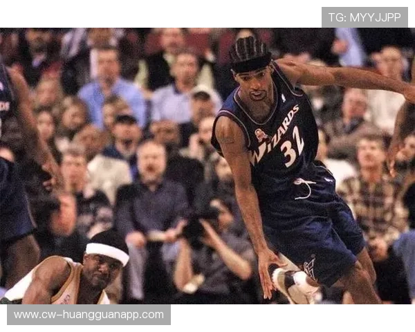 汉密尔顿无球跑动拉开空间，中投效率持续领跑后卫群